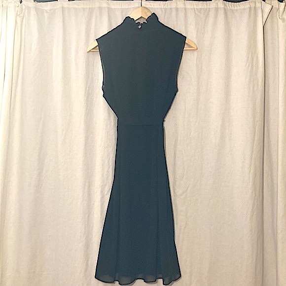 NWT Ann Taylor LOFT sleeveless black dress, ruffle collar, button front, size 4 - Picture 3 of 15